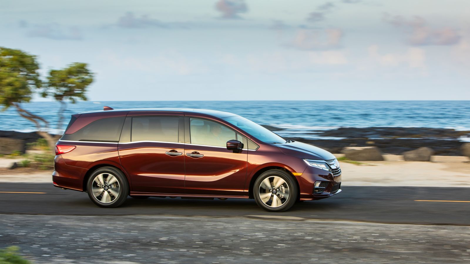 2020 Honda Odyssey vs 2020 Toyota Sienna